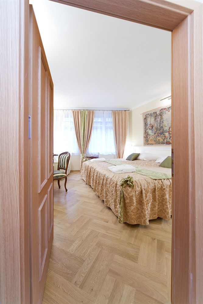 Louren - The Bridge Apartahotel Praga